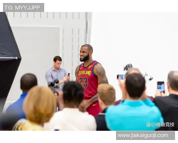 詹姆斯末段发力 湖人主场击败火箭