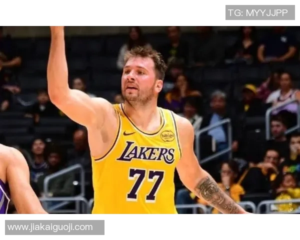 孤独1打9！东契奇三节狂飙35+10+5，湖人却被勇士打崩，库里都没出汗