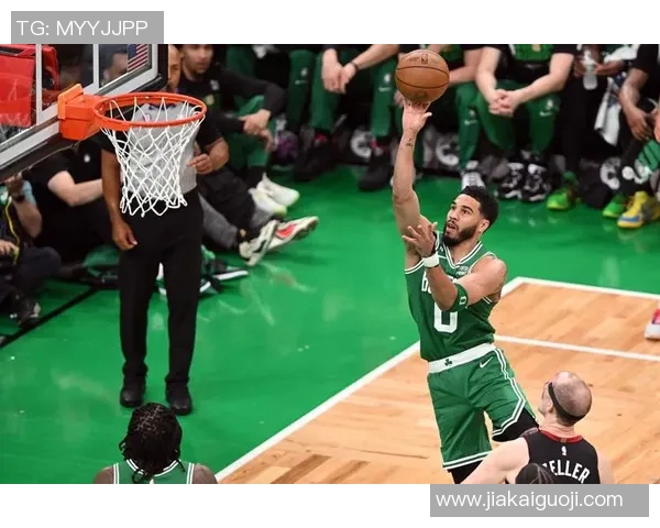 塔图姆谈文班：太疯狂了，他的比赛方式是我们之前从未见过的